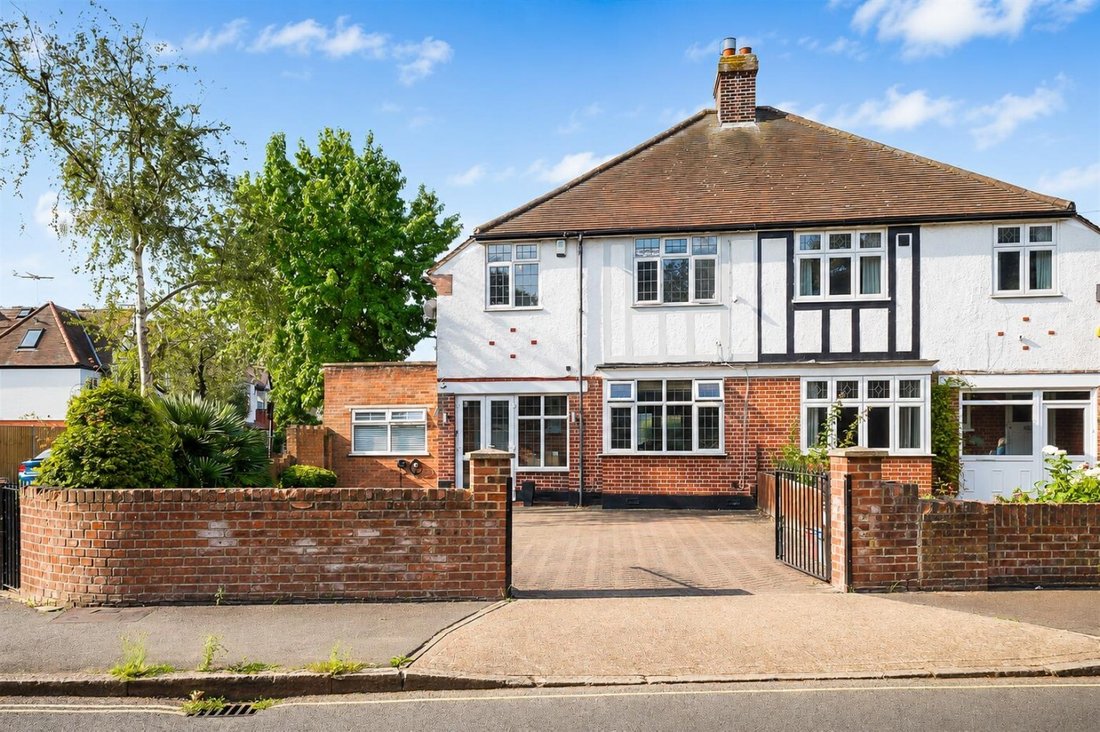 House in Hounslow, England 1 - 18199564