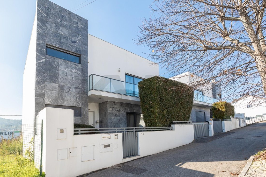 Townhouse in Odivelas, Lisbon, Portugal 1 - 18219675
