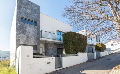 Townhouse in Odivelas, Lisbon, Portugal 1