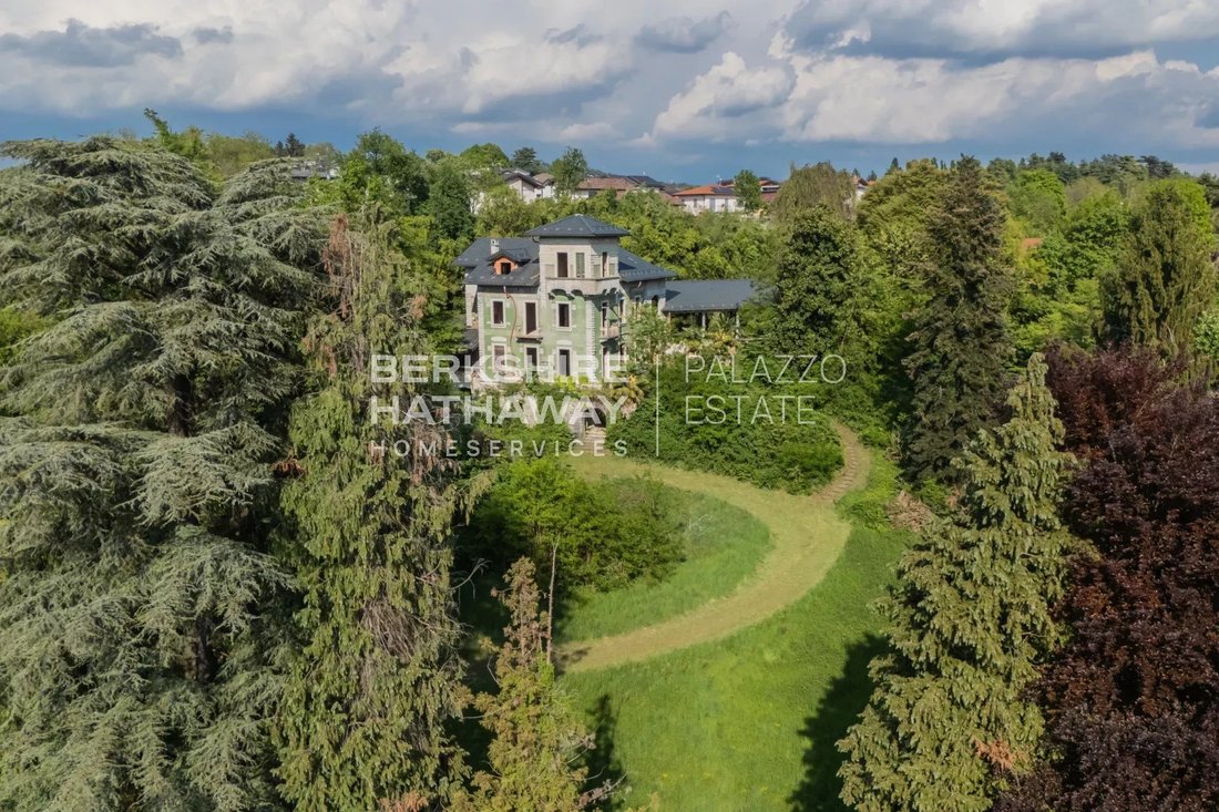 Villa a Malnate, Lombardia, Italia 1 - 16712822