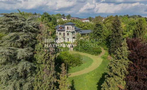 Villa in Malnate, Lombardy, Italy 1