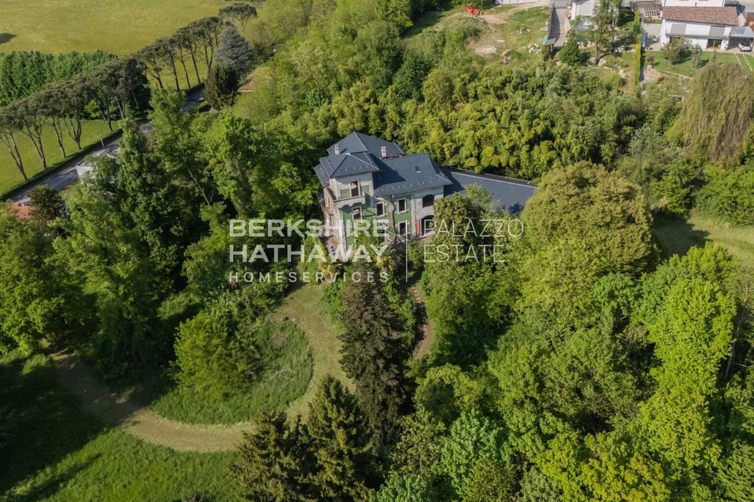 Villa a Malnate, Lombardia, Italia 2 - 16712822