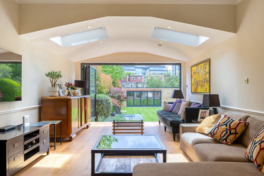 House in West Ealing, Ealing, England 2 - 18219127