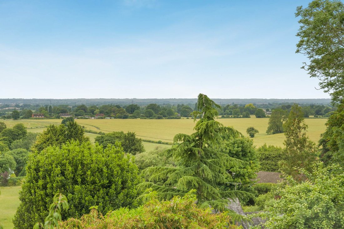 Buckinghamshire, England 2 - 18219433
