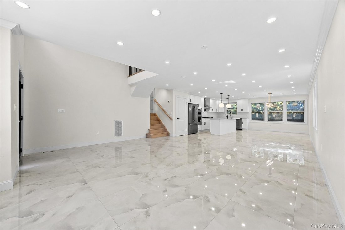 House in Syosset, New York, United States 5 - 18219029