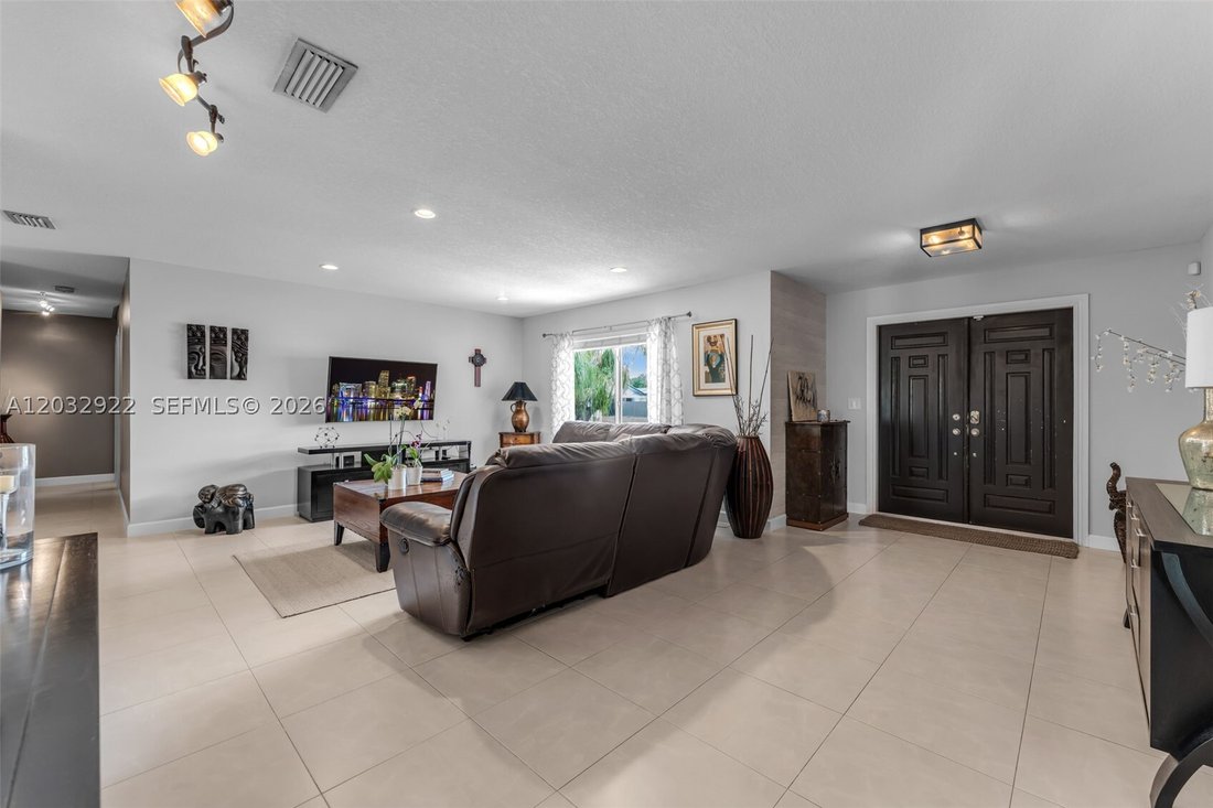 House in Miami, Florida, United States 3 - 18113095