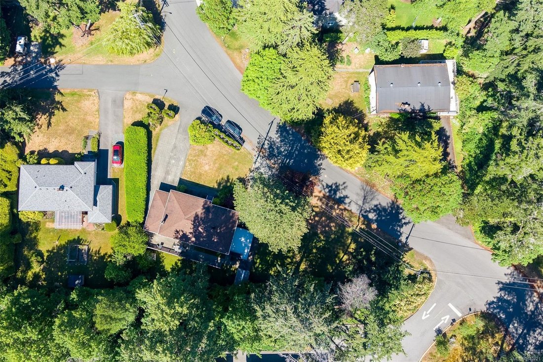 House in Saanich, British Columbia, Canada 2 - 18219164