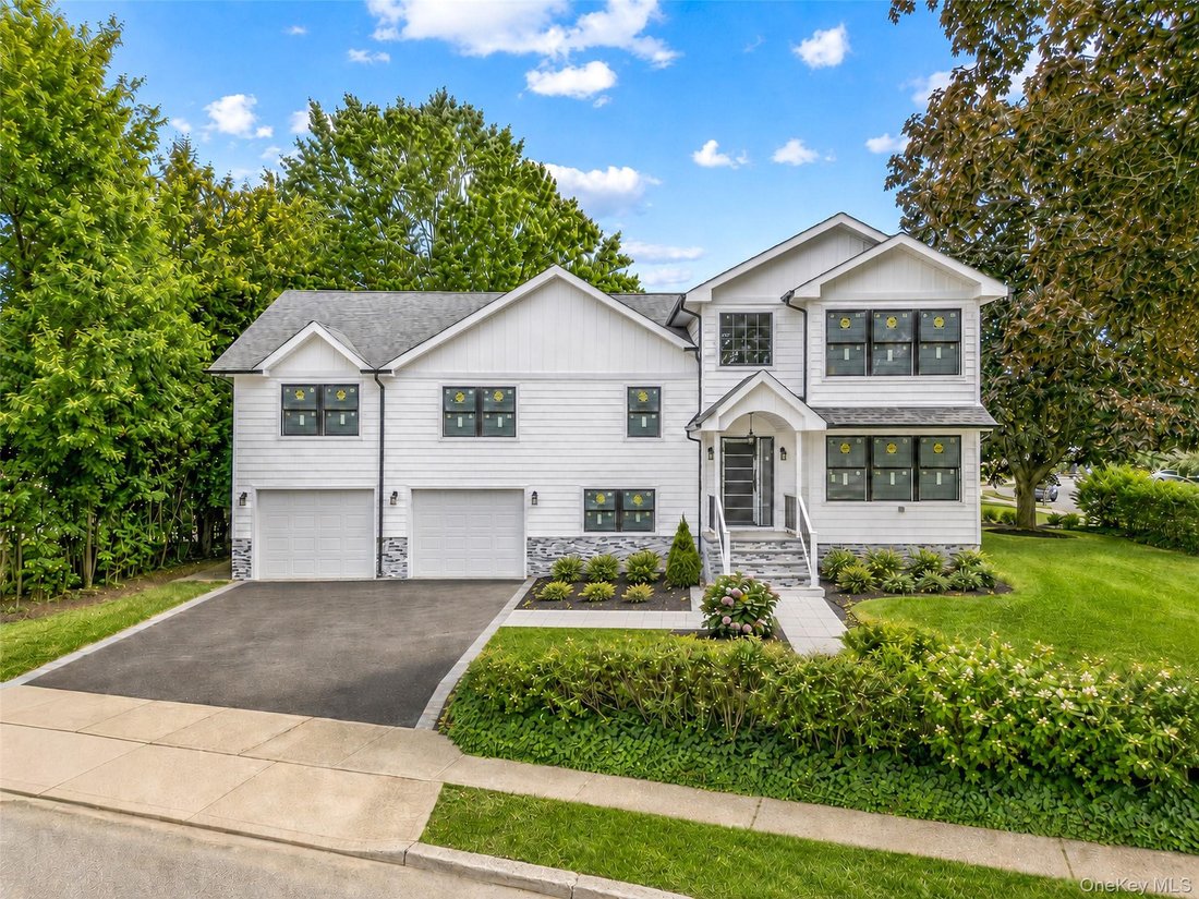 House in Syosset, New York, United States 2 - 18219029