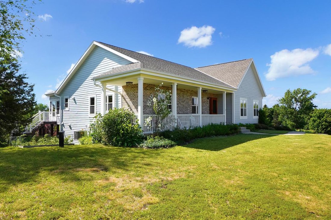 House in Okauchee Lake, Wisconsin, United States 2 - 18218924