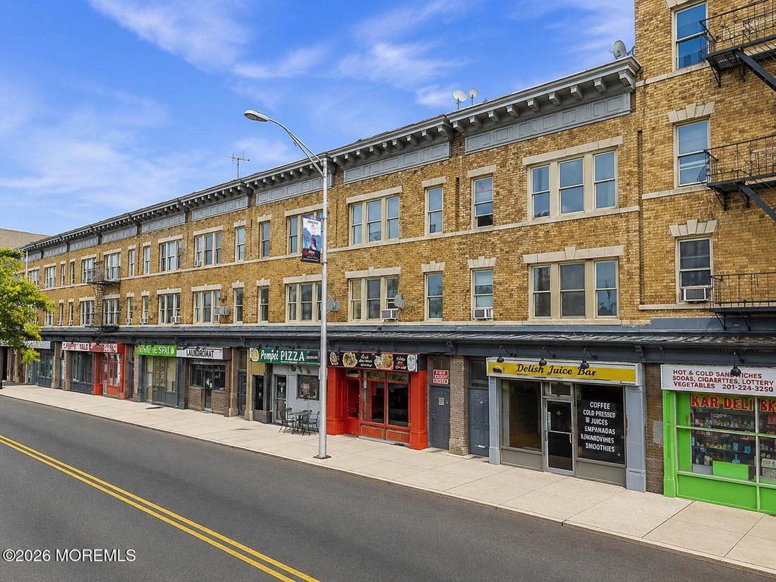 Jersey City, New Jersey, United States 2 - 18069137