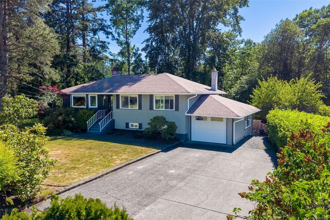 House in Saanich, British Columbia, Canada 1 - 18219164