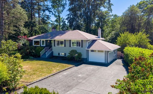 House in Saanich, British Columbia, Canada 1