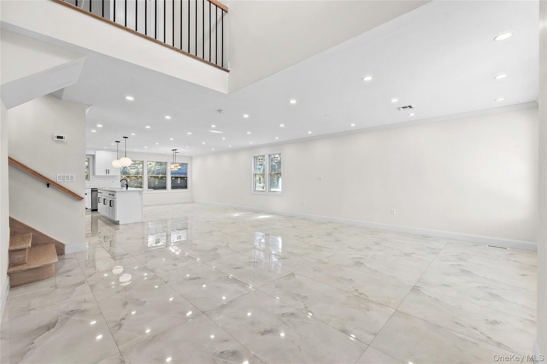 House in Syosset, New York, United States 3 - 18219029