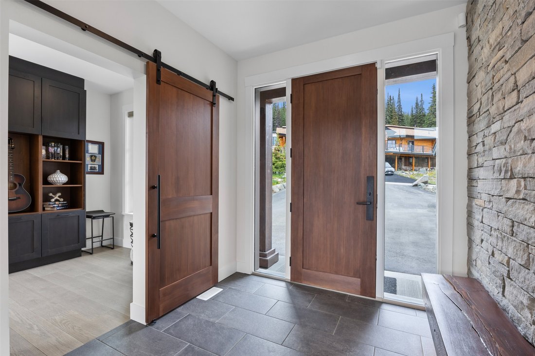 House in Sun Peaks, British Columbia, Canada 2 - 18219227