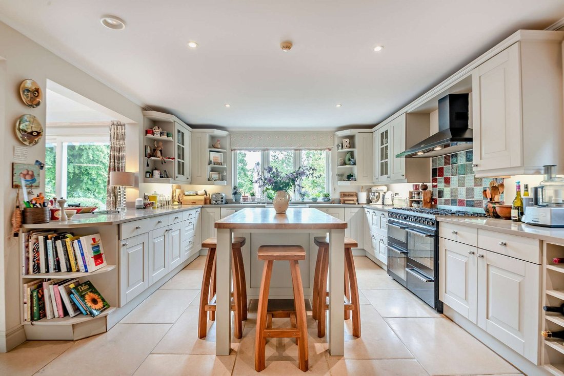 House in Hampshire, England 2 - 18220461