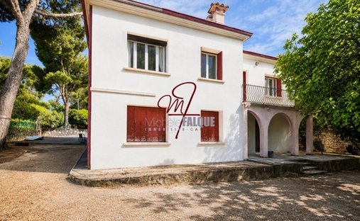 House in Peripherie, Cassis, France 1