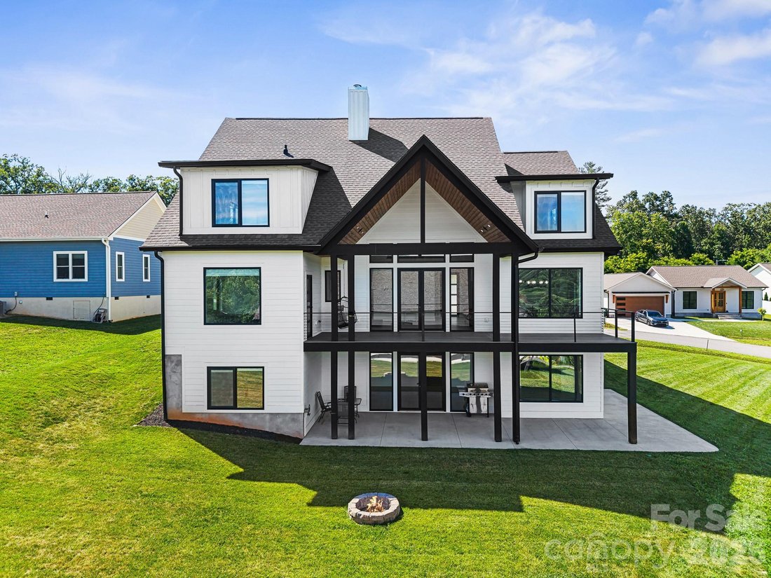 House in Candler, North Carolina, United States 5 - 18219799