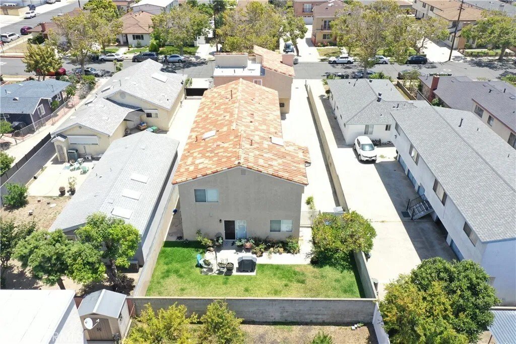 Gardena, California, United States 4 - 18219626