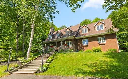 House in Piedmont, Quebec, Canada 1