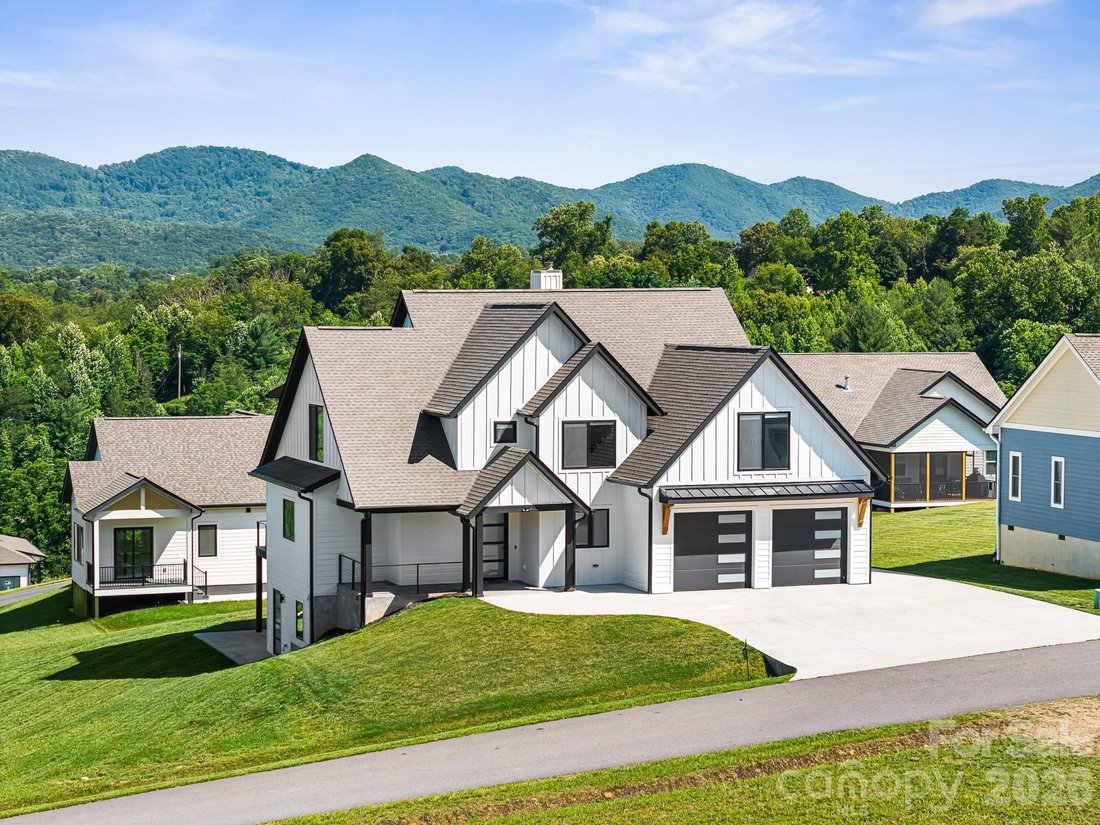 House in Candler, North Carolina, United States 3 - 18219799