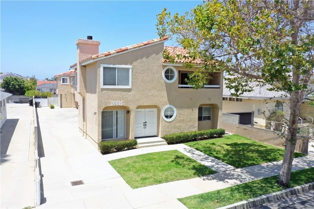Gardena, California, United States 1 - 18219626