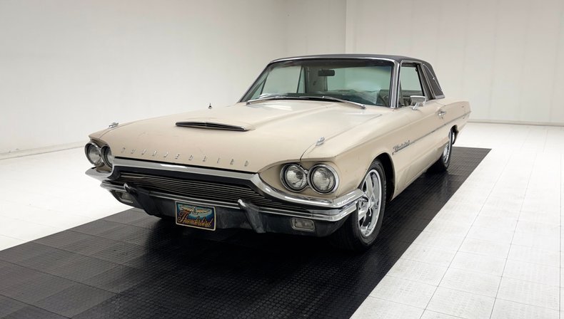Coupe in Morgantown, United States 1 - 18220264