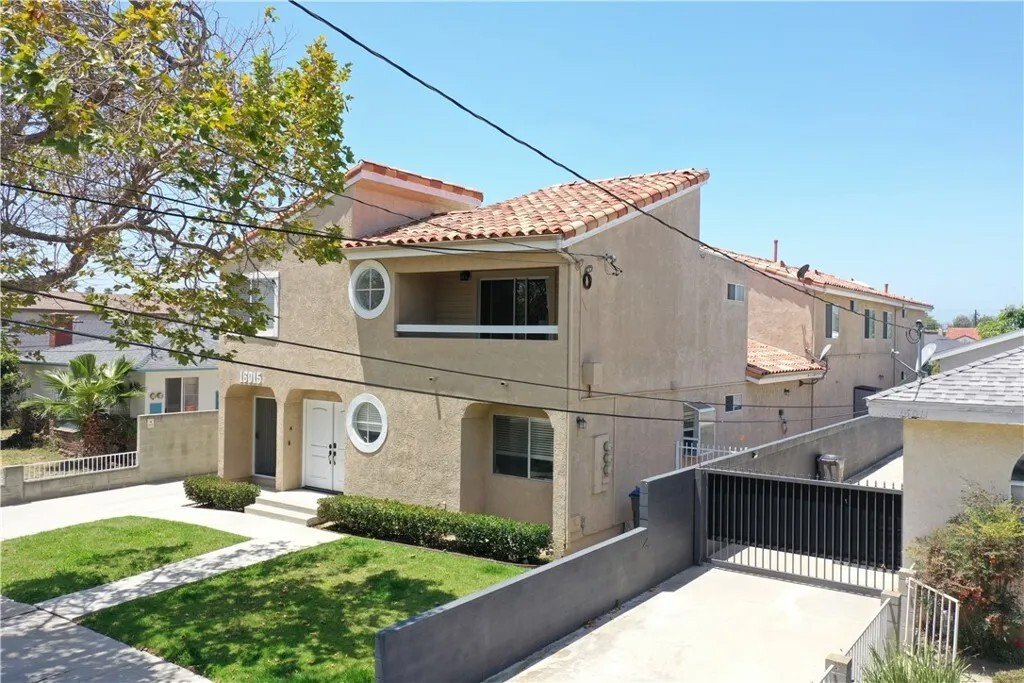 Gardena, California, United States 2 - 18219626