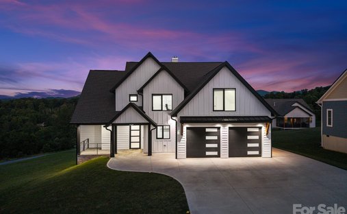 House in Candler, North Carolina, United States 1