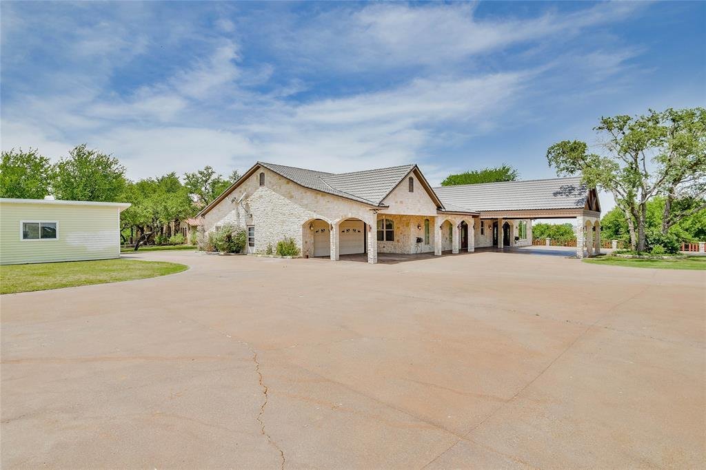 House in Granbury, Texas, United States 2 - 18219746