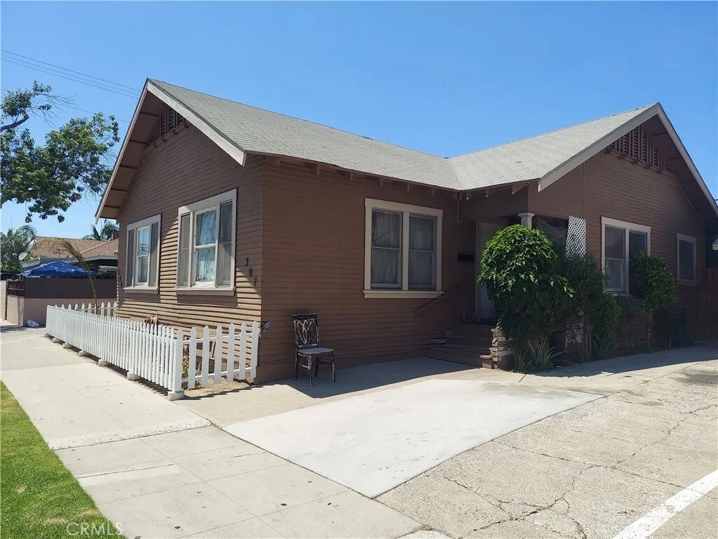 Santa Ana, California, United States 4 - 18219521