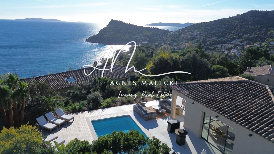 Estate in Rayol-Canadel-sur-Mer, Provence-Alpes-Côte d'Azur, France 1 - 15389882