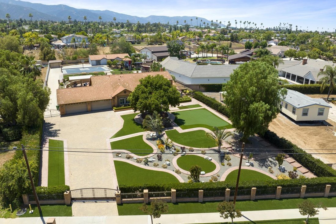 House in Corona, California, United States 1 - 18220578