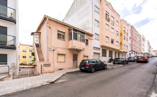 House in Encosta do Sol, Lisbon, Portugal 1