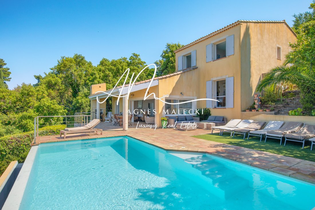 Estate in Rayol-Canadel-sur-Mer, Provence-Alpes-Côte d'Azur, France 1 - 18009263