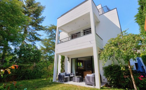 House in Saint-Cloud, Ile-de-France, France 1