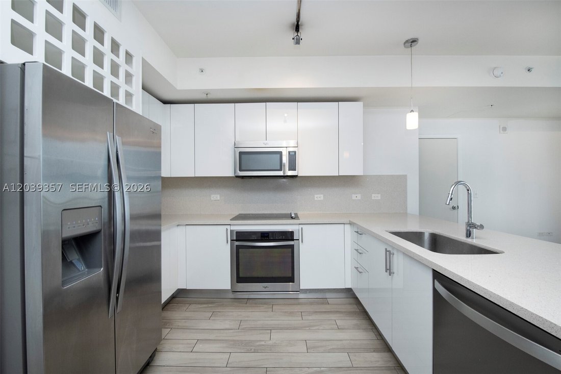 Condo in Miami, Florida, United States 3 - 18220878