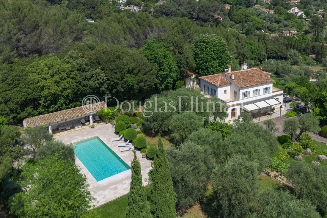 Villa in Grasse, Provence-Alpes-Côte d'Azur, France 1 - 14971491