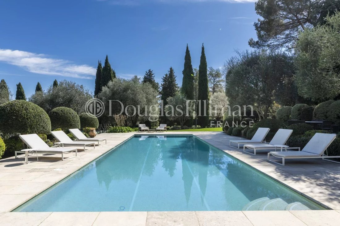 Villa en Grasse, Provenza-Alpes-Costa Azul, Francia 2 - 14971491