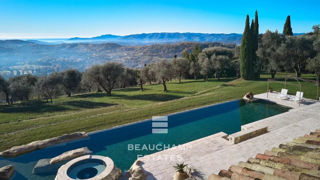 Villa in Châteauneuf-Grasse, Provence-Alpes-Côte d'Azur, France 1 - 12711644
