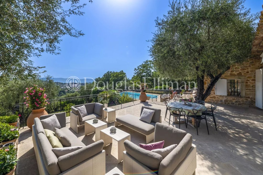 Villa in Châteauneuf-Grasse, Provence-Alpes-Côte d'Azur, France 2 - 14660149