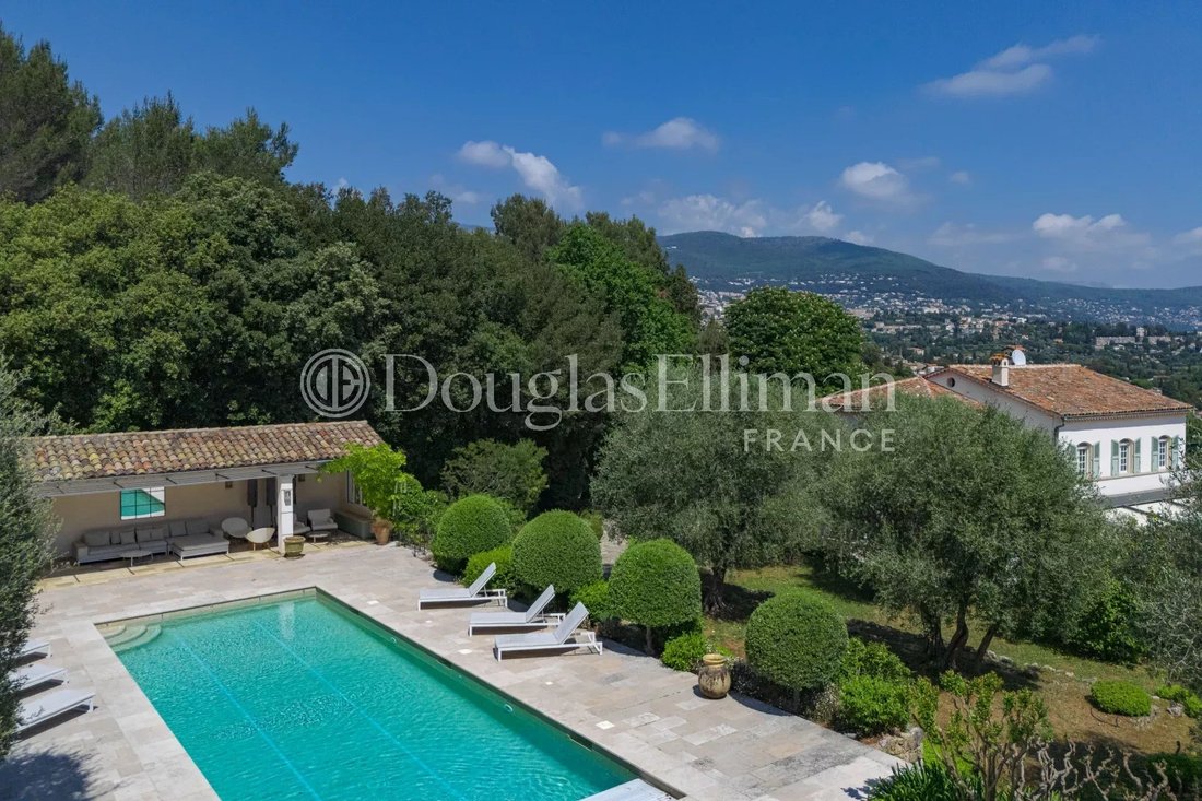Villa in Grasse, Provence-Alpes-Côte d'Azur, France 2 - 14971491