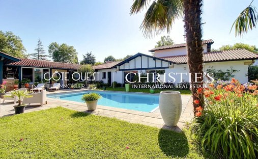Villa in Ahetze, Nouvelle-Aquitaine, France 1