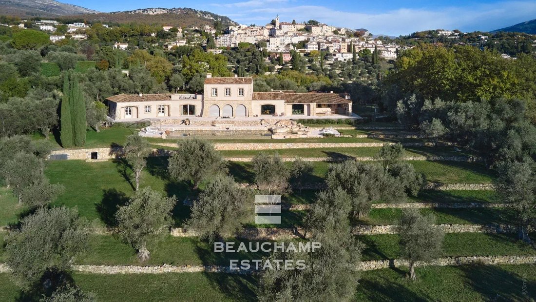 Villa in Châteauneuf-Grasse, Provence-Alpes-Côte d'Azur, France 2 - 12711644
