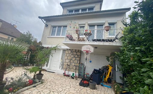House in Ormesson-sur-Marne, Ile-de-France, France 1