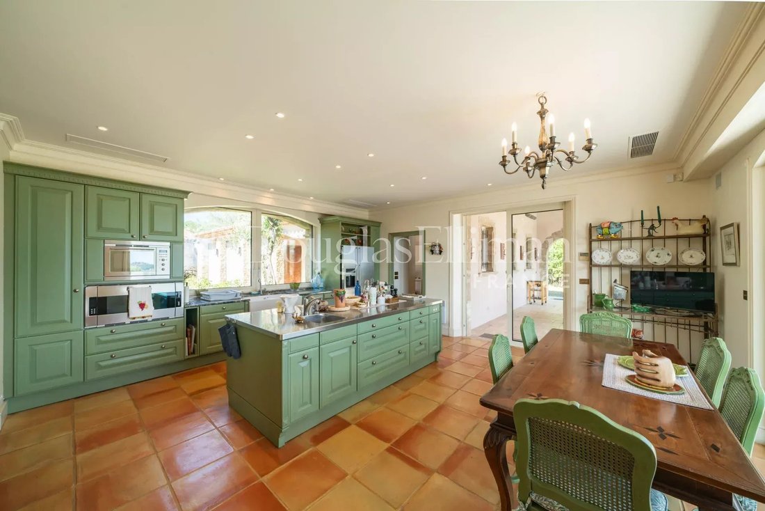 Villa in Châteauneuf-Grasse, Provence-Alpes-Côte d'Azur, France 4 - 14021002