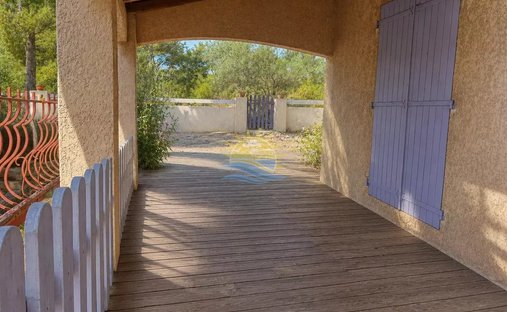 House in Plaines Saint Pierre-Saint Julien, Martigues, France 1
