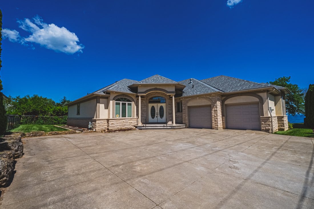 House in Hamilton, Ontario, Canada 3 - 18221526