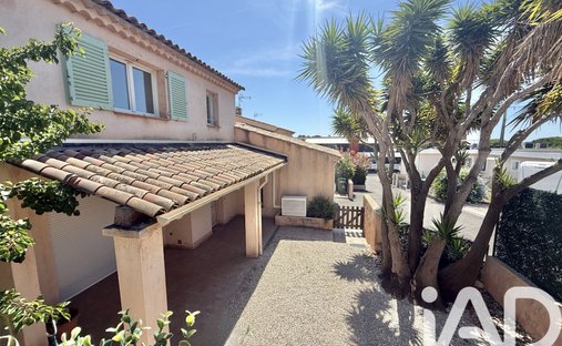 House in Vaug, Villeneuve-Loubet, France 1