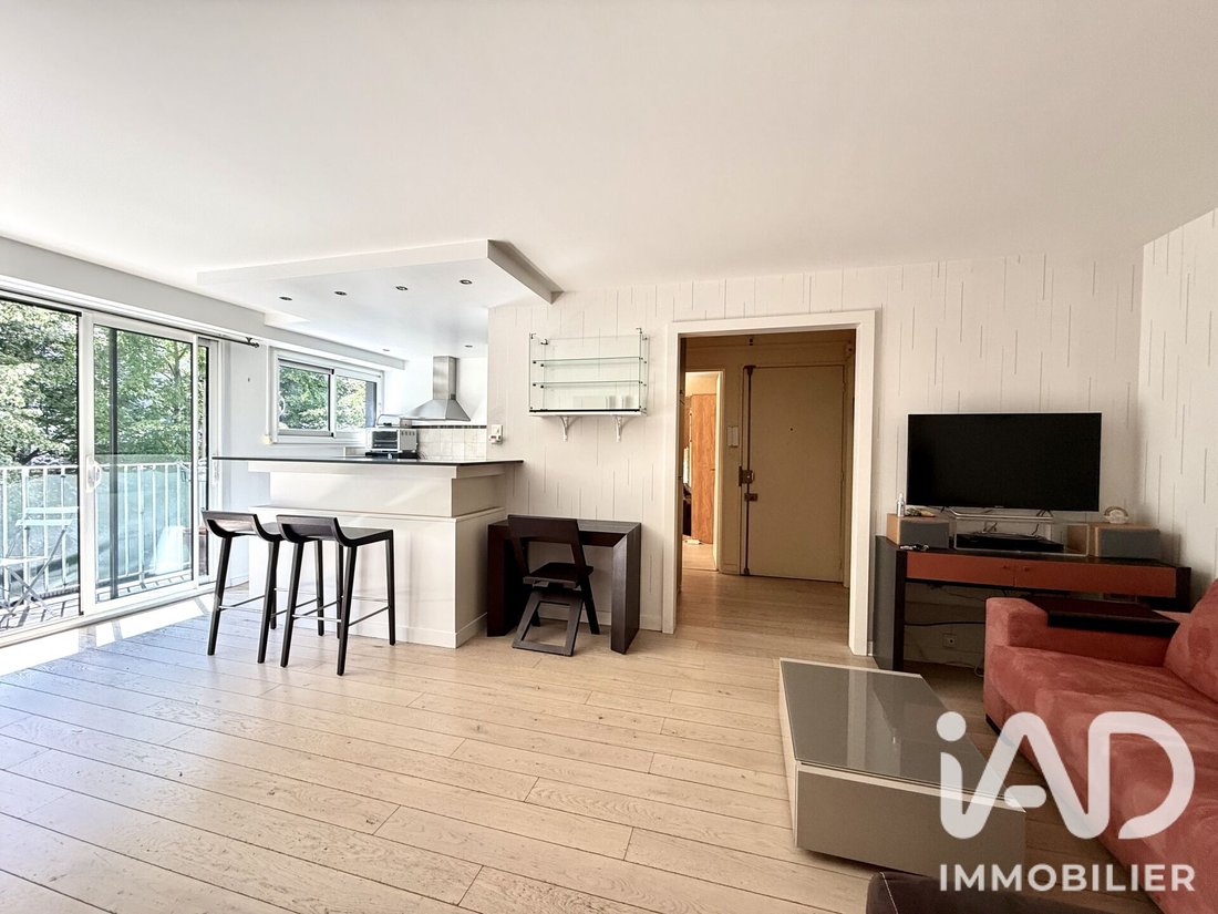Apartment in Perouses, Paris, Ile-de-France 1 - 17692427