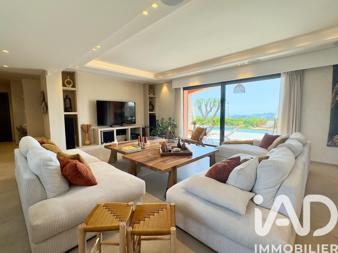 House in Mougins, Provence-Alpes-Côte d'Azur, France 3 - 18221726